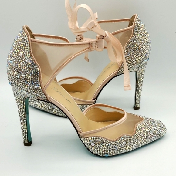 Betsey Johnson Iris pumps NWOB - Picture 4 of 12